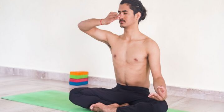 Chandra Bhedna Pranayama (Left nostril breathing) – How to Do It, Benefits & Precautions?
